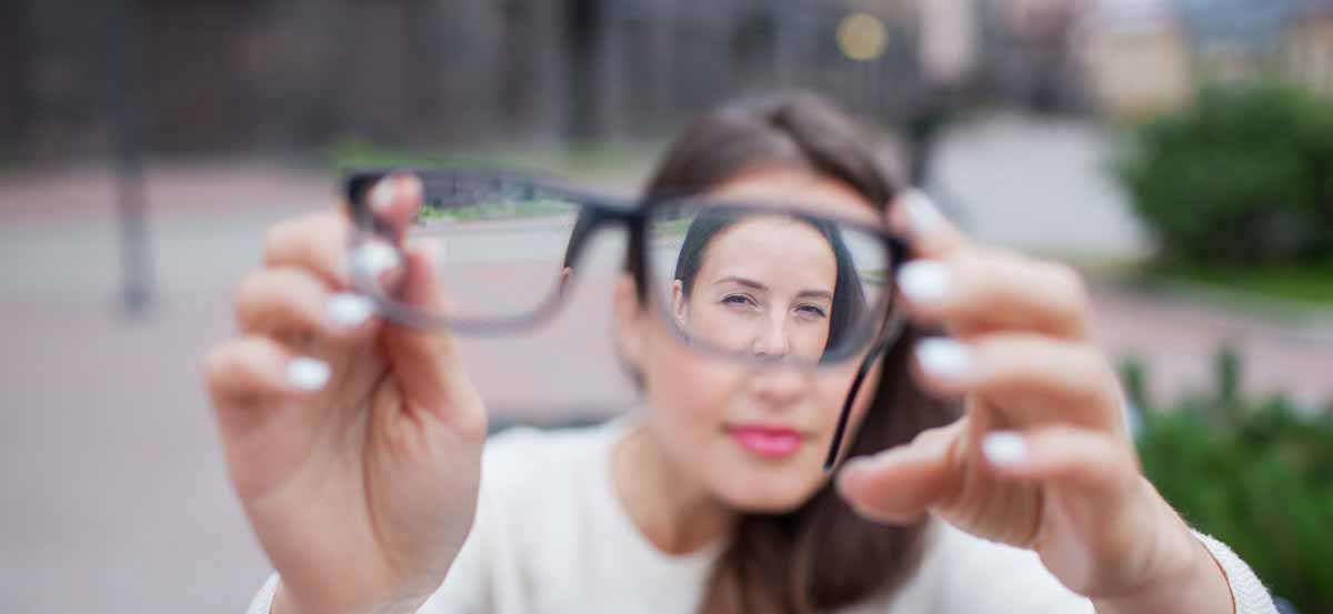 دوربینی چشم چیست و چگونه بر کیفیت بینایی تأثیر میگذارد؟